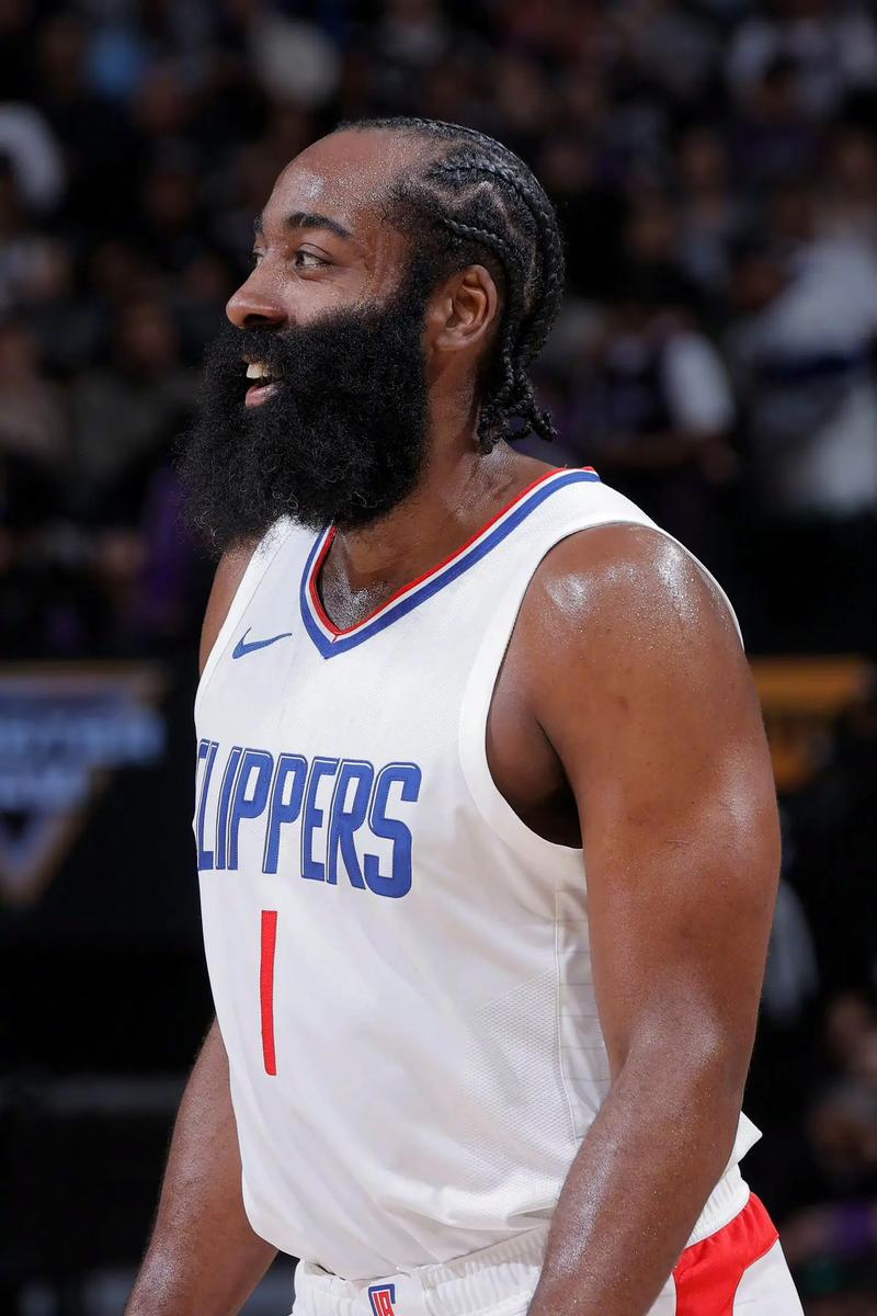 新掌门刚接手成都蓉城俱乐部，就有望收到三份惊喜大礼，引发热议（成都蓉城新掌门接棒即有望迎来三重惊喜礼遇，外界热议）