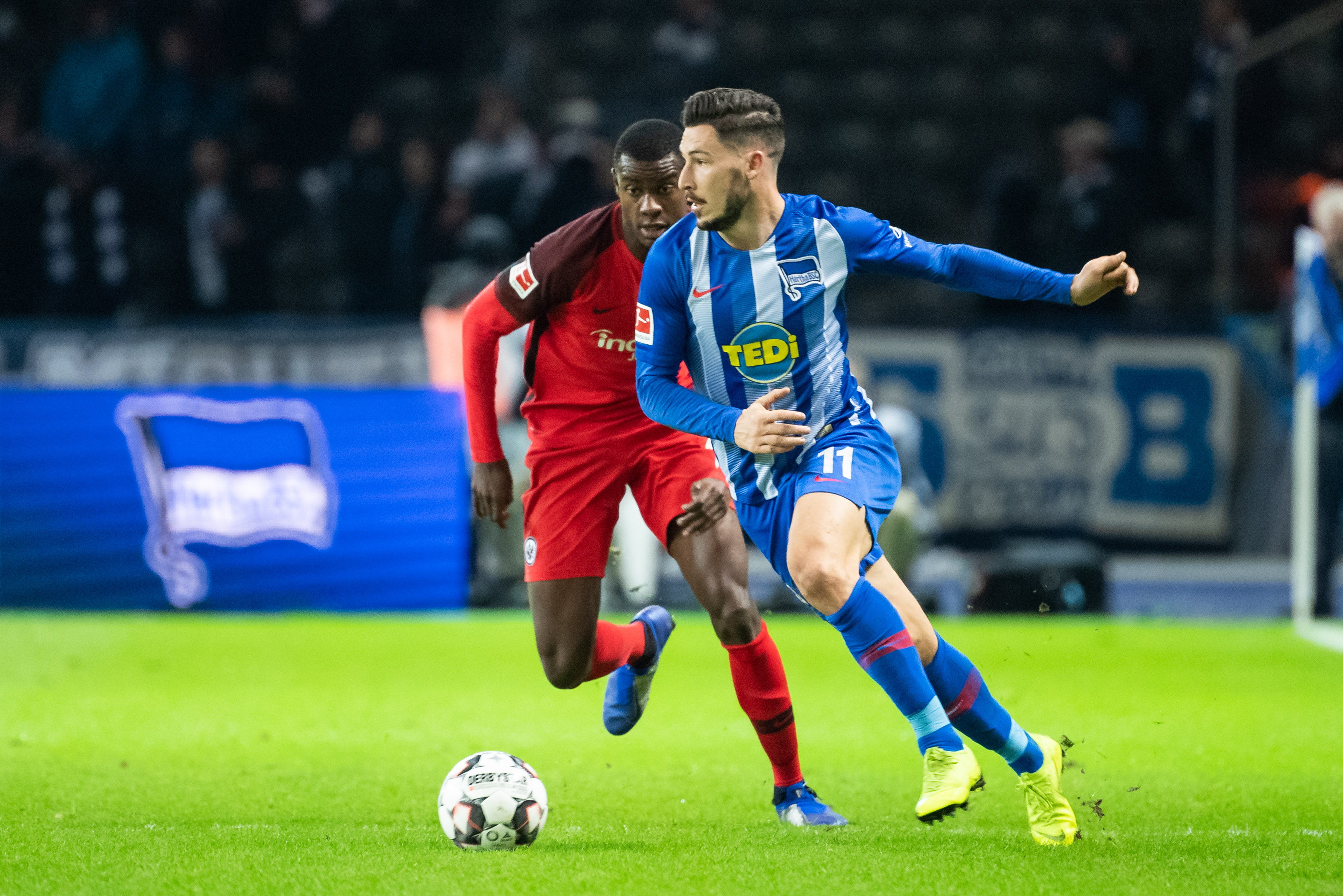 马卡：贝林厄姆现在踢的是团队足球，皇马已经离不开他（马卡：贝林厄姆已融入团队打法，皇马对他不可或缺）