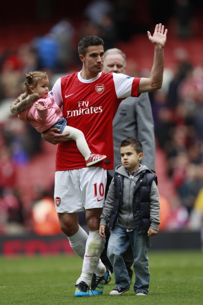 名宿：阿克利乌什须谨慎选下家，枪手巴黎多特都可能签他（名宿劝阿克利乌什慎选新东家：阿森纳、巴黎与多特皆可能出手）