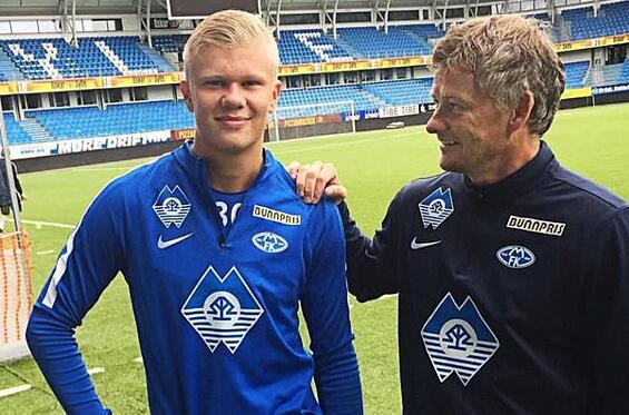 罗马最稳一环还是他，托蒂盛赞门将斯维拉尔，你让其他人怎么混（托蒂力挺斯维拉尔：罗马最稳固的最后一环，让队友无从争锋）