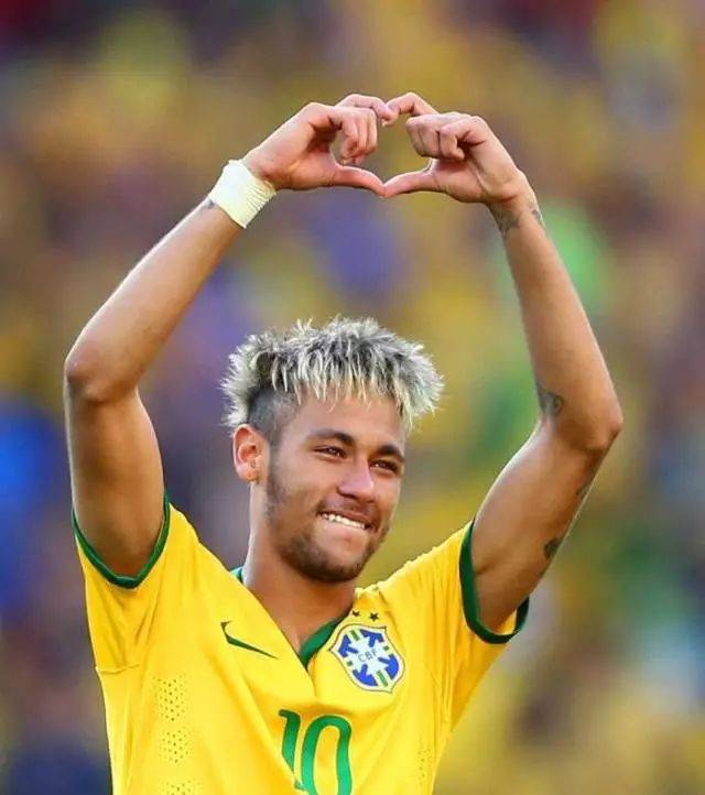 凯恩：基于出色开局，冲击莱万单赛季德甲41球是可以实现的（凯恩：凭借强势开局，冲击莱万德甲单季41球纪录完全可行）