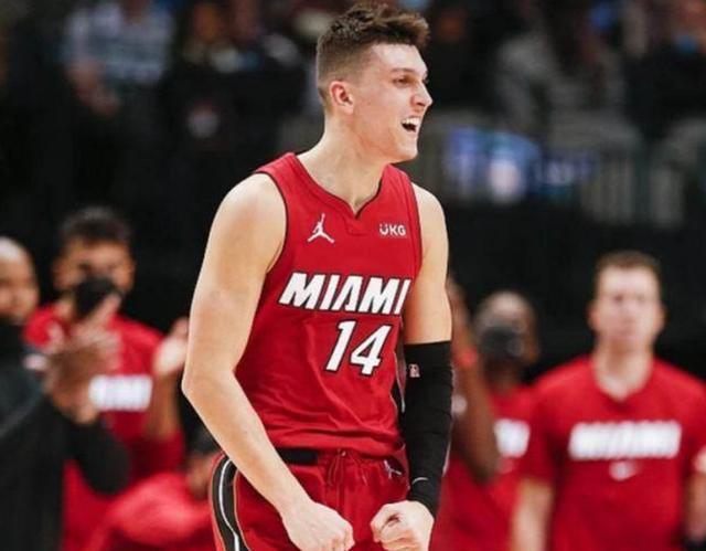 懂球帝12周年120大瞬间决赛：梅西捧大力神杯PK武磊绝平巴萨（懂球帝12周年120大瞬间终极对决：梅西高举大力神杯对阵武磊绝平巴萨）