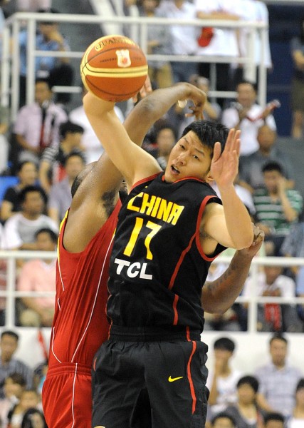 足球英超历史第2000场比赛达成（英超联赛迎来历史第2000场比赛）