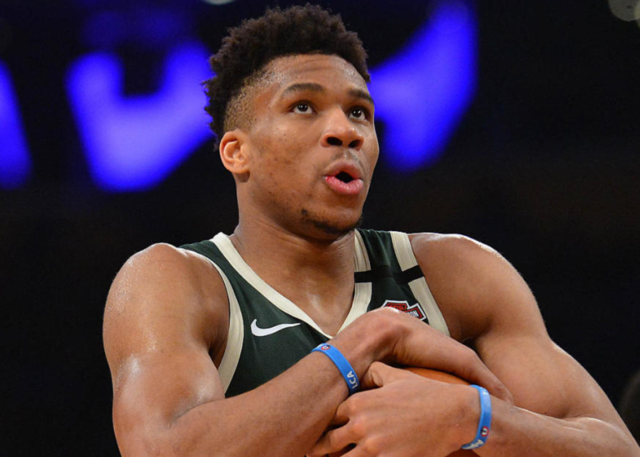 足球报：邵佳一有四大特质被认可，熟悉足协和国字号工作（足球报：邵佳一四大特质获肯定，熟悉足协与国字号事务）