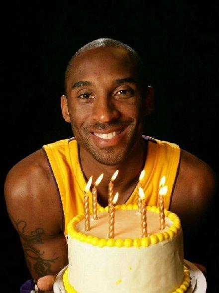 詹姆斯篮板抢断关键时刻锁定胜局（关键时刻，詹姆斯以篮板与抢断锁定胜局）