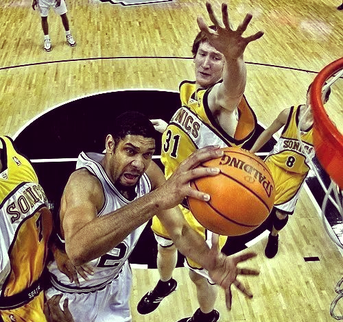 NBA战报：丹尼尔斯27分10板，老鹰120-117险胜76人（NBA快讯：丹尼尔斯砍下27分10篮板，老鹰120-117险胜76人）