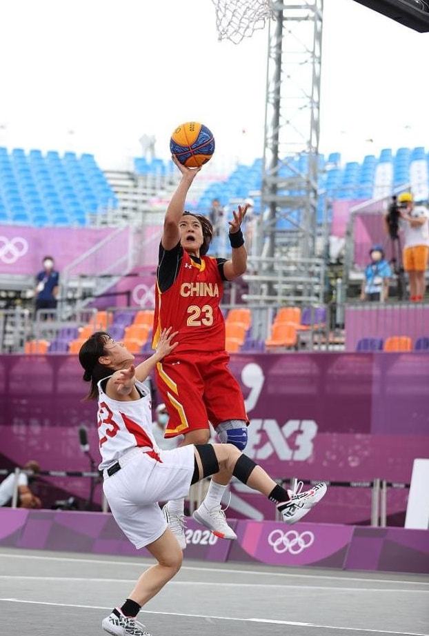 随着里昂爆大冷0-1，尼斯0-1，法甲最新积分榜出炉：大黑马领跑（里昂、尼斯同以0-1落败，法甲积分榜更新：黑马球队登顶）