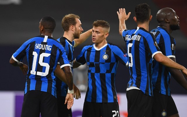 新疆95-96深圳遭3坏消息！外援配置糟糕，外线防守拉胯，欠缺领袖（新疆95-96憾负深圳，三大短板暴露：外援配置不佳、外线防守不给力、缺乏领袖）