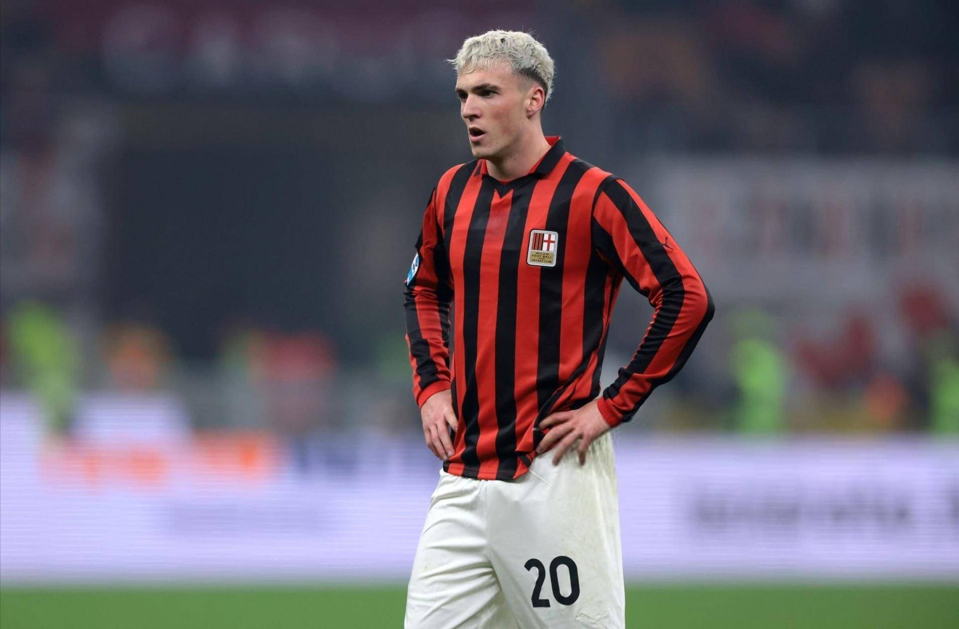 B费：我清楚曼联曾想让我走；其他球员不像我一样重视俱乐部（B费：我知道曼联曾想放我走；部分球员对俱乐部的重视不及我）