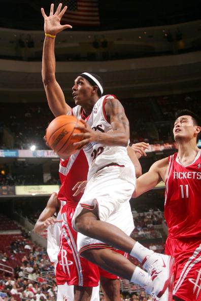 威尔·理查德森抵达乌鲁木齐，新疆男篮迎来新外援（新疆男篮迎新援：威尔·理查德森已抵乌鲁木齐）