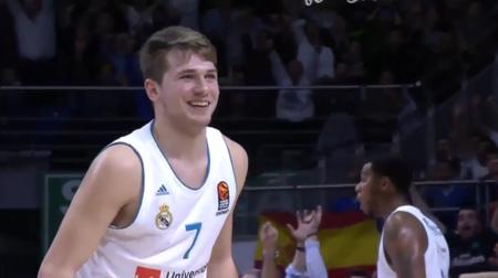 芬奇：很多球队接球发动进攻很快换防也快，我们每次都慢半拍（芬奇：对手接球就推进、换防迅速，我们总比别人慢一拍）