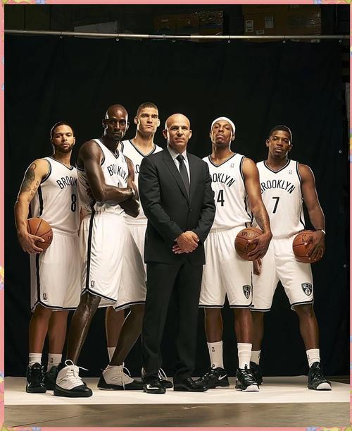 世俱杯金靴赔率：姆巴佩1赔5.5居首 哈兰德紧追（世俱杯金靴赔率：姆巴佩以1赔5.5领跑，哈兰德紧随其后）