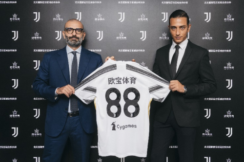 圣埃蒂安主帅：哈兰德将对阵姆巴佩在挪威几乎是全民话题（圣埃蒂安主帅：哈兰德与姆巴佩的对决在挪威掀起全民热议）