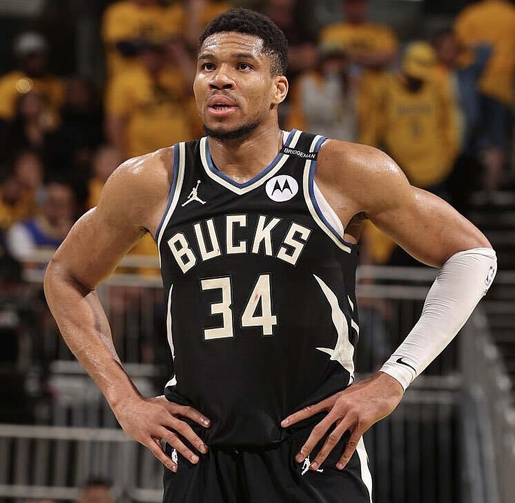 广岛三箭主帅：很高兴我的最后一战能获胜，球员们动力十足（广岛三箭主帅：谢幕战告捷令人欣喜，球员们战意十足）