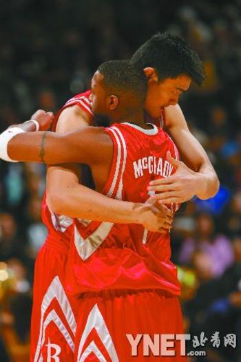 每体：费尔明和德容有望出战贝蒂斯；小白今天造访巴萨训练（每体：费尔明、德容或将出战贝蒂斯；伊涅斯塔今日现身巴萨训练课）