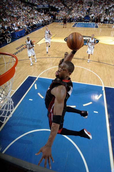 西甲新赛季年度赛事收官 巴萨稳居积分榜榜首（西甲新赛季收官，巴萨稳坐积分榜首位）